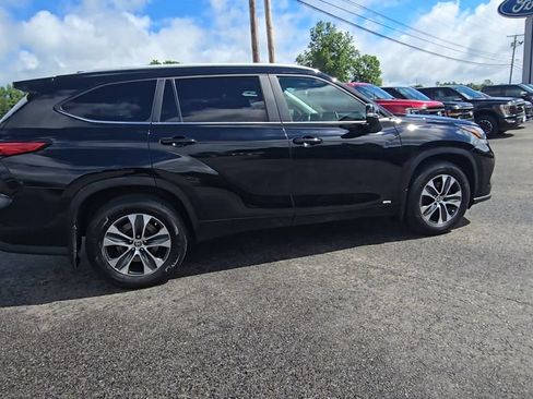 Used 2023 Toyota Highlander XLE AWD/4WD image 20
