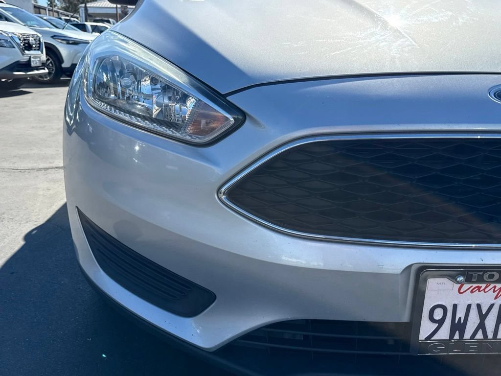 Used 2018 Ford Focus SE FWD image 4