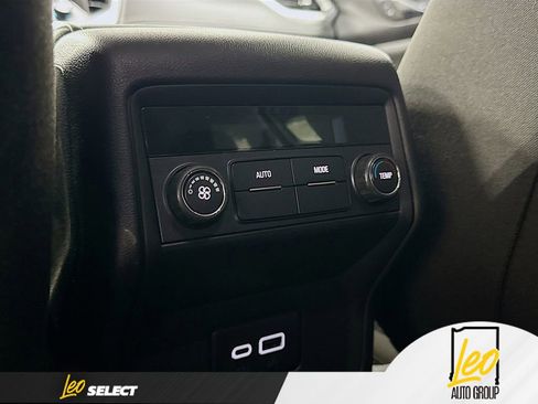 Used 2023 GMC Acadia SLE AWD/4WD image 25