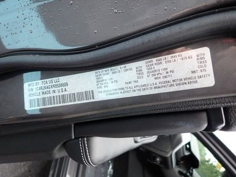 New 2024 Jeep Grand Cherokee L Laredo image 19