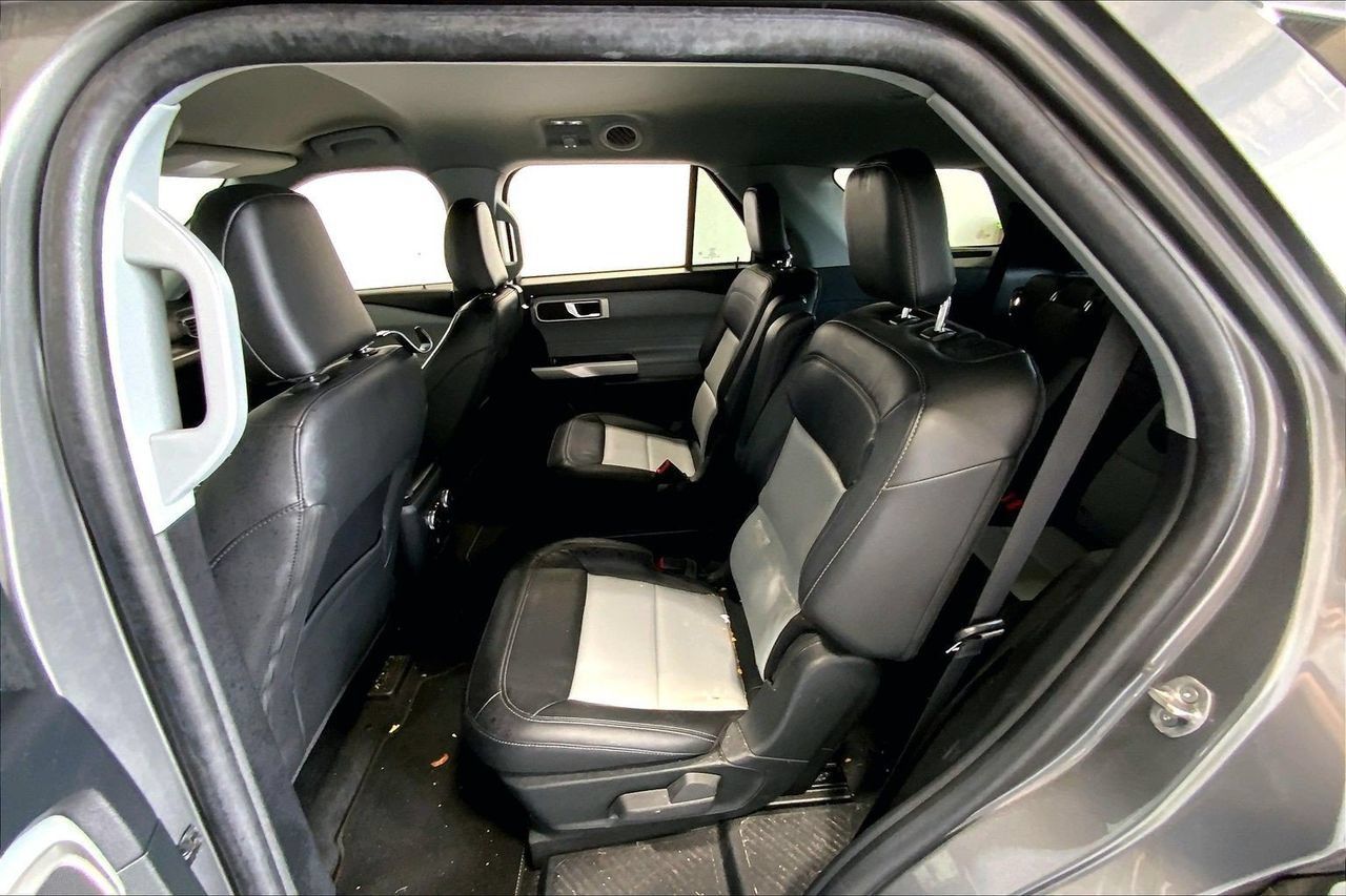 Used 2023 Ford Explorer XLT w/ Equipment Group 202A RWD image 24