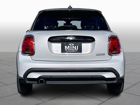 Used 2022 MINI Cooper 4-Door Hardtop image 4