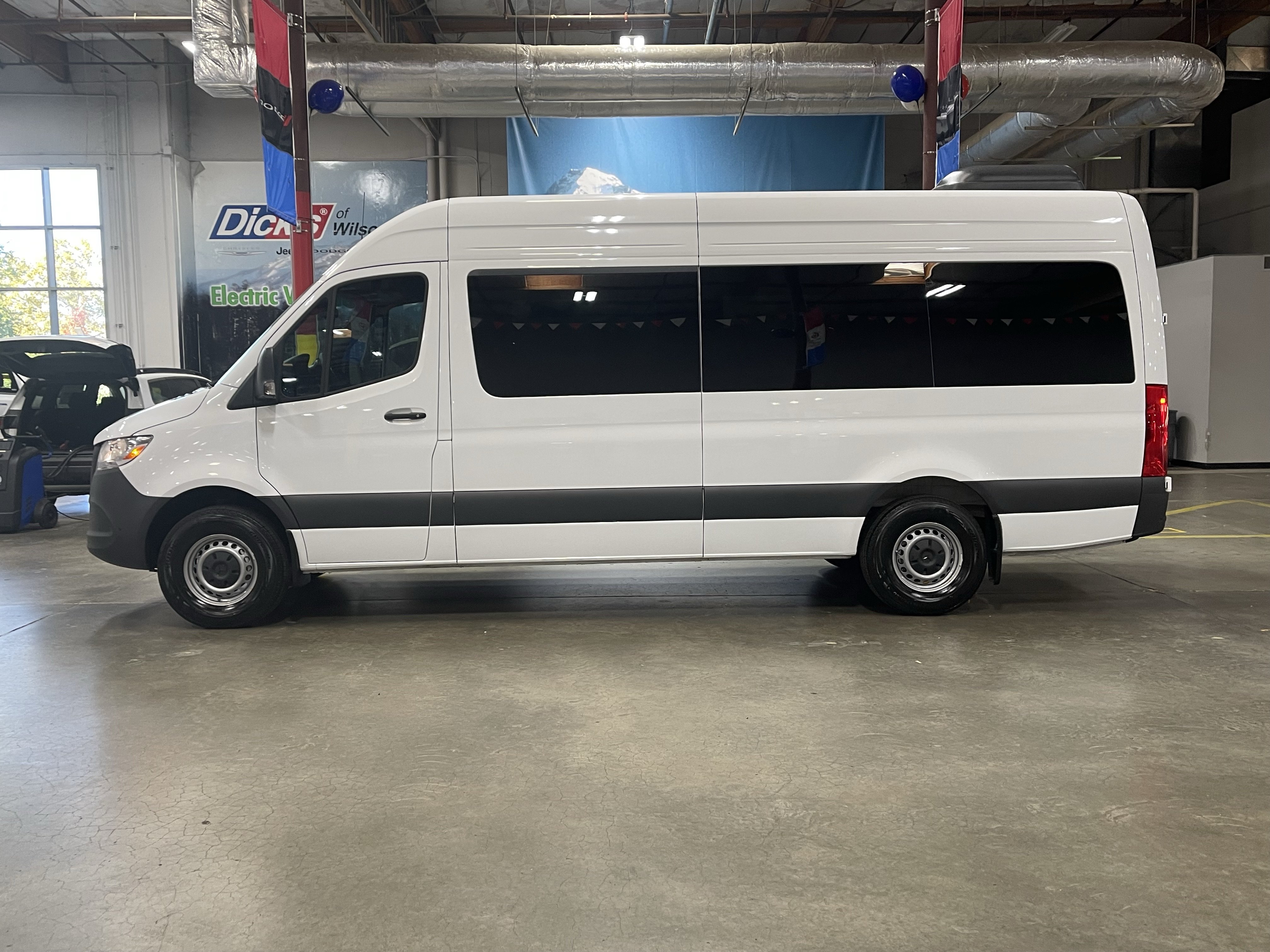 Used 2024 Mercedes-Benz Sprinter 2500 image 2