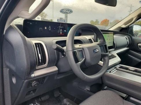 New 2025 Ford Expedition Active image 19