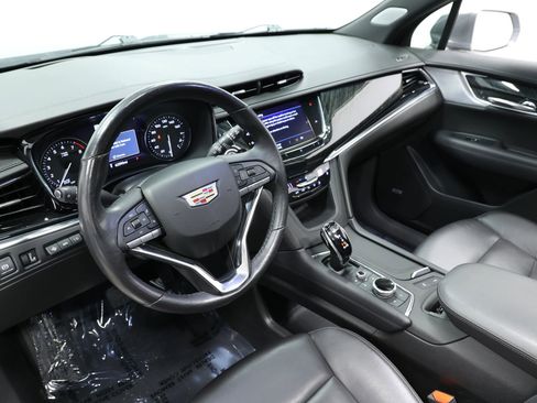Used 2020 Cadillac XT6 Premium Luxury image 2