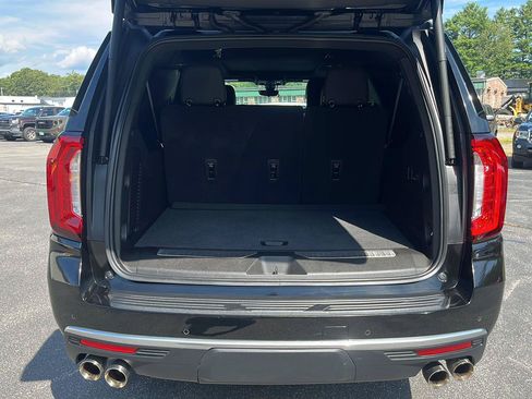 Used 2021 GMC Yukon XL Denali w/ Denali Premium Package AWD/4WD image 19