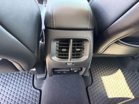 Used 2019 Jeep Cherokee Latitude Plus w/ Comfort/Convenience Group AWD/4WD image 11