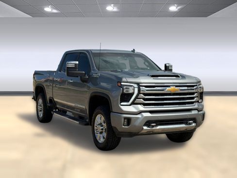 Used 2024 Chevrolet Silverado 2500 High Country w/ Technology Package AWD/4WD image 7