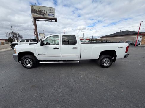 Used 2008 Chevrolet Silverado 2500 LT w/ EZ-Lift Tailgate Package image 3