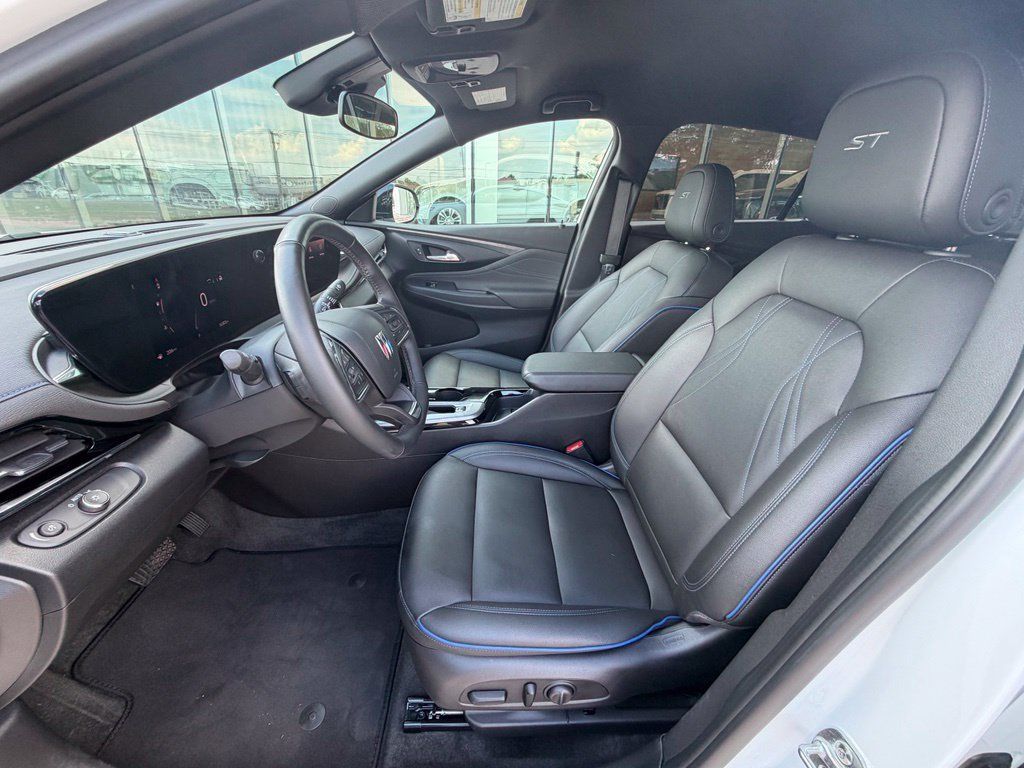 Used 2025 Buick Envista Sport Touring w/ Convenience I Package FWD image 14