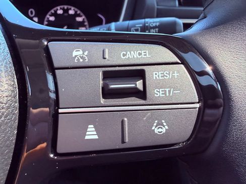Used 2025 Honda Pilot Touring image 24