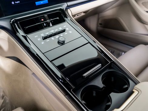 Used 2024 Porsche Panamera 4 w/ Premium Package image 59