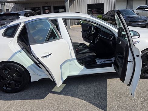 Used 2019 Kia Optima S FWD image 11