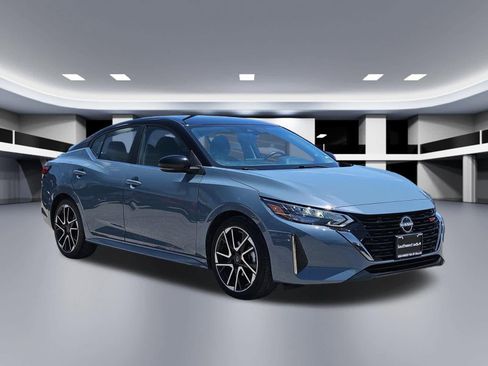 Used 2025 Nissan Sentra SR FWD image 8