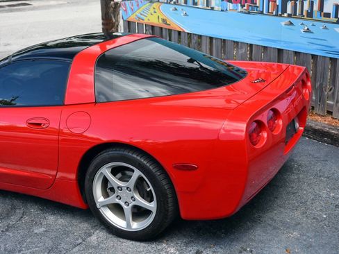 Used 2004 Chevrolet Corvette Coupe w/ Roof Package RWD image 10