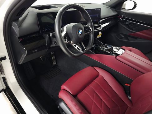 Certified 2025 BMW 530i xDrive w/ M Sport Package image 18