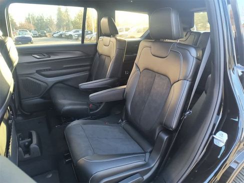 New 2025 Jeep Grand Cherokee L Laredo image 21