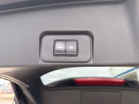 Used 2024 Nissan Rogue SV image 12