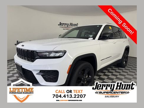 Used 2023 Jeep Grand Cherokee Altitude AWD/4WD image 1
