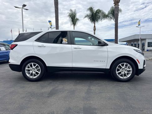 Used 2023 Chevrolet Equinox LS w/ LS Convenience Package FWD image 4