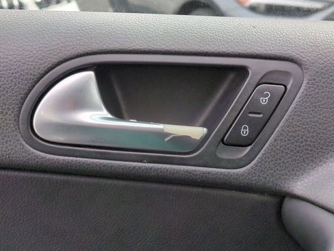 Used 2017 Volkswagen Tiguan S image 12