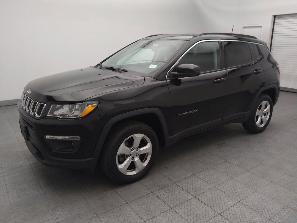 Used 2019 Jeep Compass Latitude w/ Cold Weather Group AWD/4WD image 2