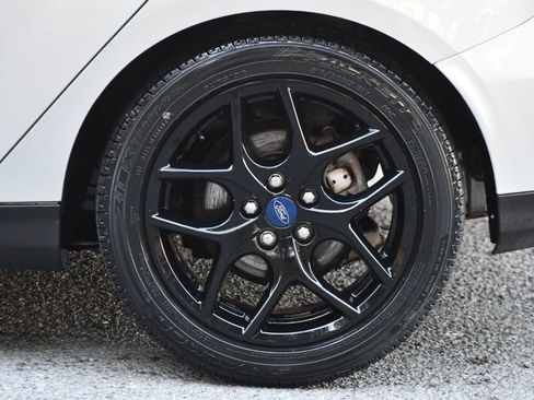 Used 2016 Ford Focus SE w/ Equipment Group 201A image 4