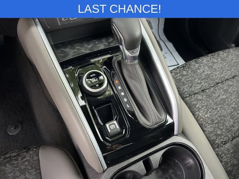 Used 2024 Chevrolet Colorado ZR2 w/ Technology Package AWD/4WD image 18