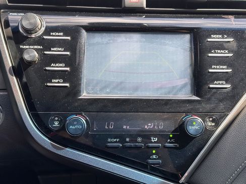 Used 2018 Toyota Camry XSE image 29