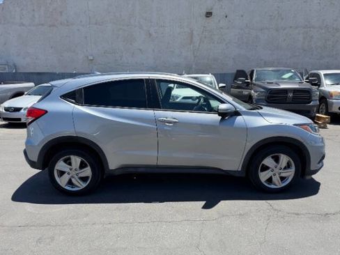 Used 2019 Honda HR-V EX image 2