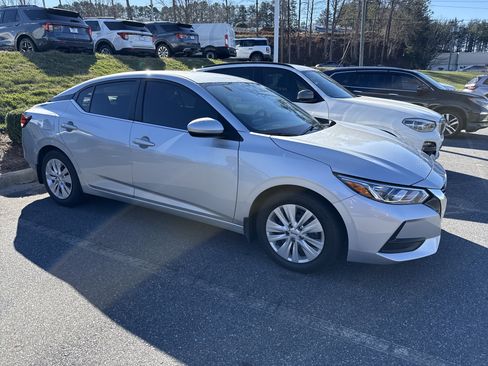 Used 2023 Nissan Sentra S image 2