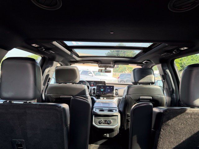 Used 2025 Ford Expedition Platinum w/ Stealth Performance Package AWD/4WD image 13
