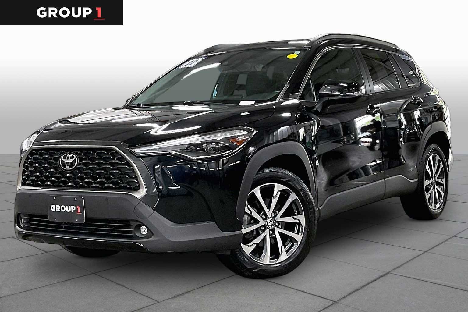 Used 2022 Toyota Corolla Cross XLE w/ Convenience Package AWD/4WD image 1