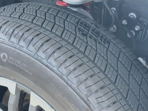Used 2025 Toyota Tacoma TRD Sport AWD/4WD image 10
