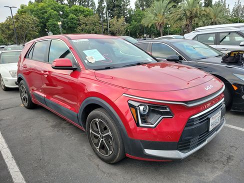 Used 2023 Kia Niro LX FWD image 2