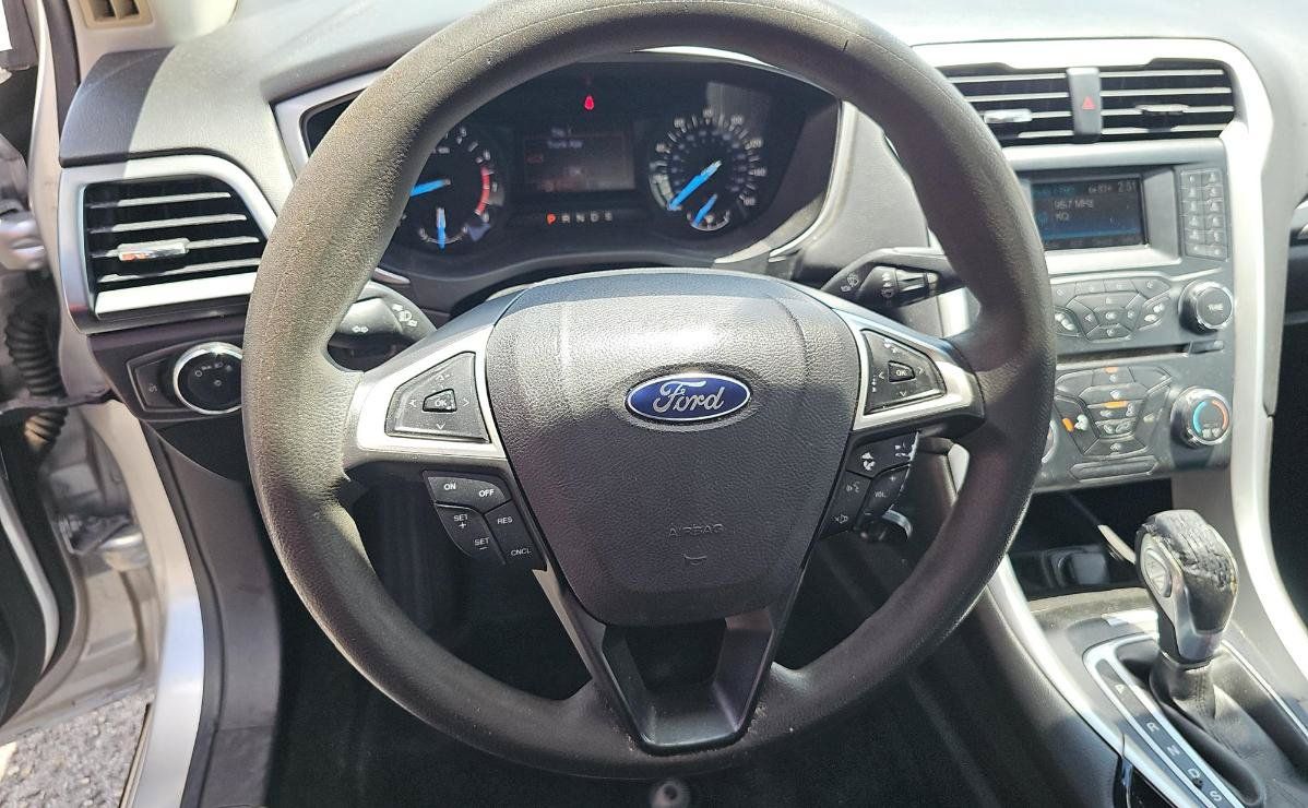 Used 2013 Ford Fusion SE FWD image 10