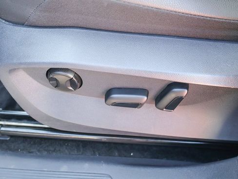 Used 2024 Volkswagen Tiguan SE w/ Panoramic Sunroof Package FWD image 34