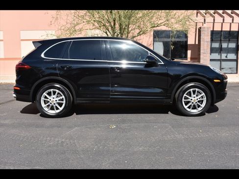 Used 2016 Porsche Cayenne w/ Premium Package AWD/4WD image 1