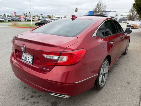 Used 2018 Honda Accord Touring image 6
