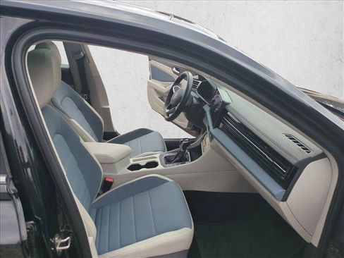Used 2025 Volkswagen Jetta SE FWD image 20