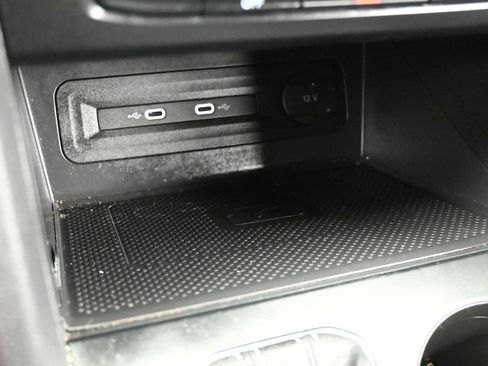 Used 2021 Volkswagen Atlas Cross Sport SE w/ Panoramic Sunroof Package FWD image 21