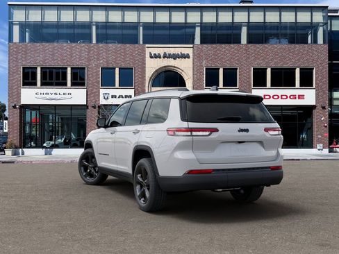 New 2025 Jeep Grand Cherokee L Altitude image 3