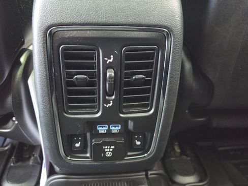 Used 2018 Jeep Grand Cherokee Trailhawk w/ Trailhawk Luxury Group AWD/4WD image 34
