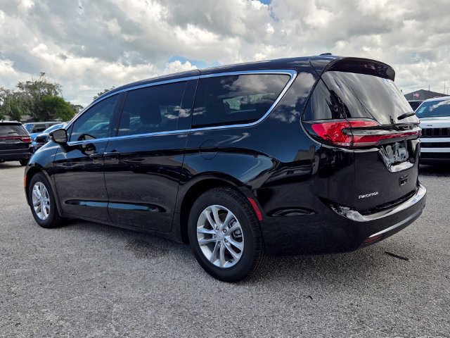 New 2027 Chrysler Pacifica Select FWD image 6