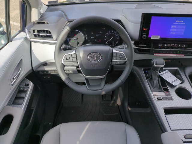 New 2026 Toyota Sienna XLE AWD/4WD image 16
