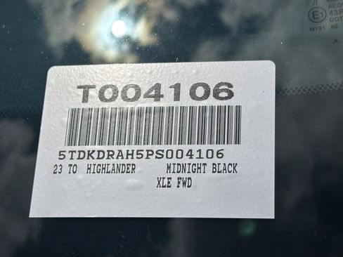 Used 2023 Toyota Highlander XLE FWD image 14