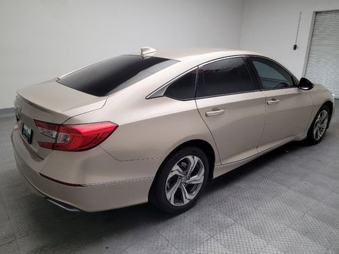 Used 2018 Honda Accord EX image 9