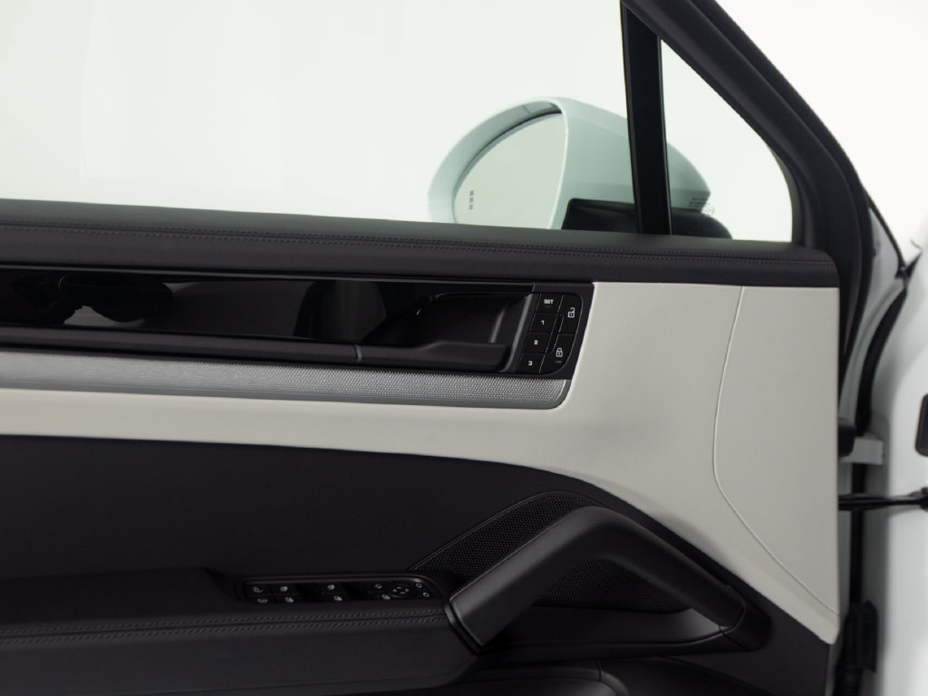 Certified 2026 Porsche Cayenne E-Hybrid Coupe AWD/4WD image 20