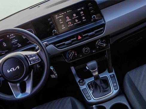 Certified 2024 Kia Seltos LX image 19