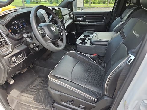 Used 2025 RAM 2500 Laramie AWD/4WD image 18